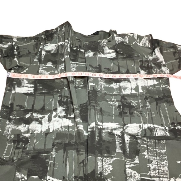 Bella Amore Green and Black Patterned Cardigan - Picture 5 of 8